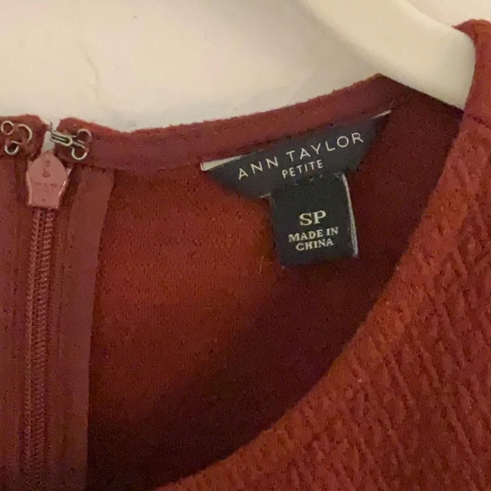 Sale! Ann Taylor Petite Textured Sleeveless Top, Size SP, Marron/Brown - Picture 6 of 8